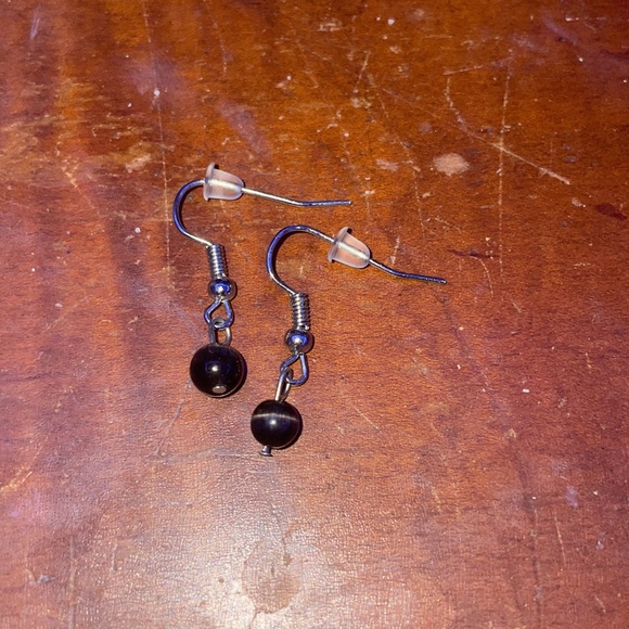 Black bead earrings - Picture 2 of 3